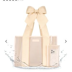 Brand new case-mate jelly tote bag in color raffia bow. In original packaging.